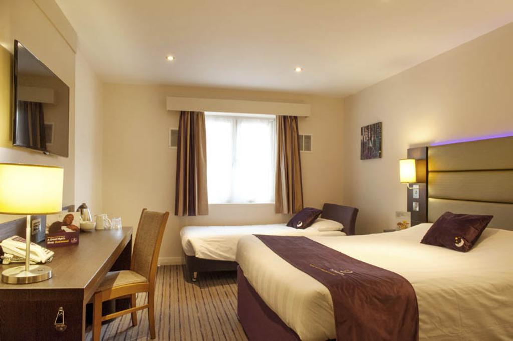 Premier Inn London Wandsworth Номер фото
