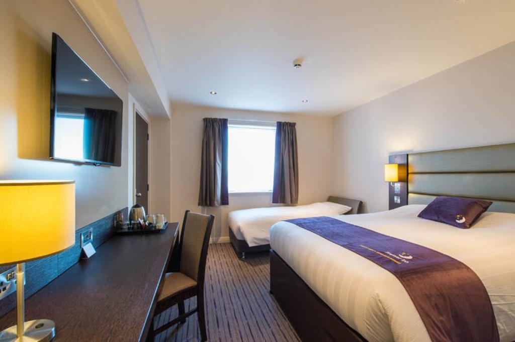 Premier Inn London Wandsworth Номер фото