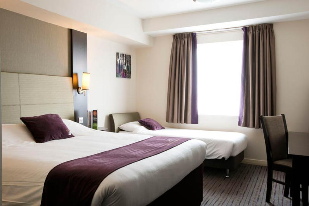 Premier Inn London Wandsworth Номер фото