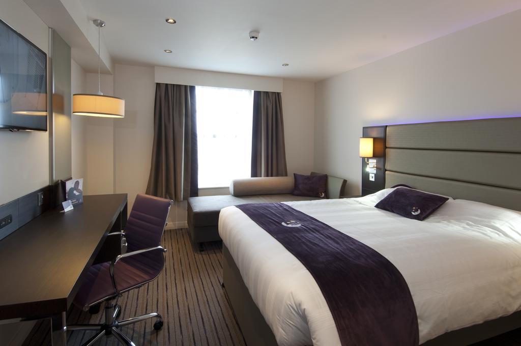 Premier Inn London Wandsworth Екстер'єр фото